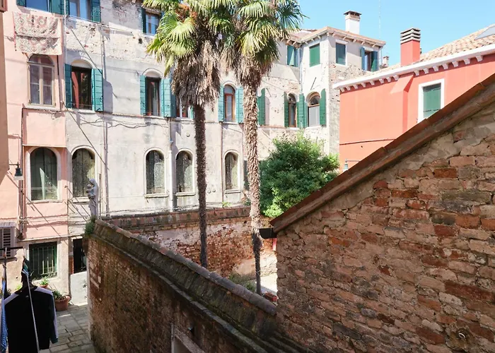 Lustraferi Apartment